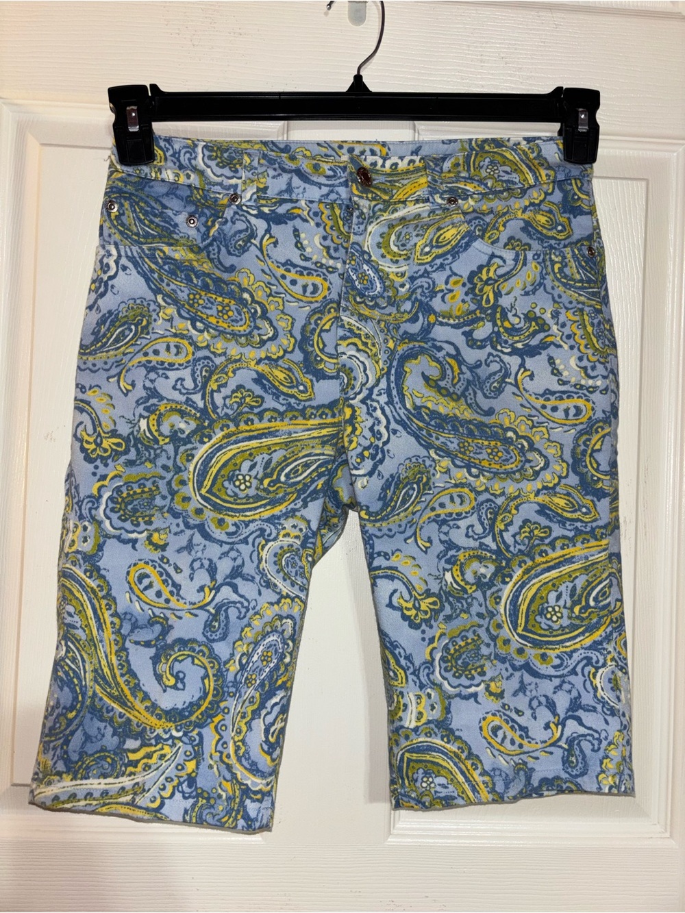 Jones New York Women's Light Blue Paisley Bermuda Shorts - Yellow & Blue